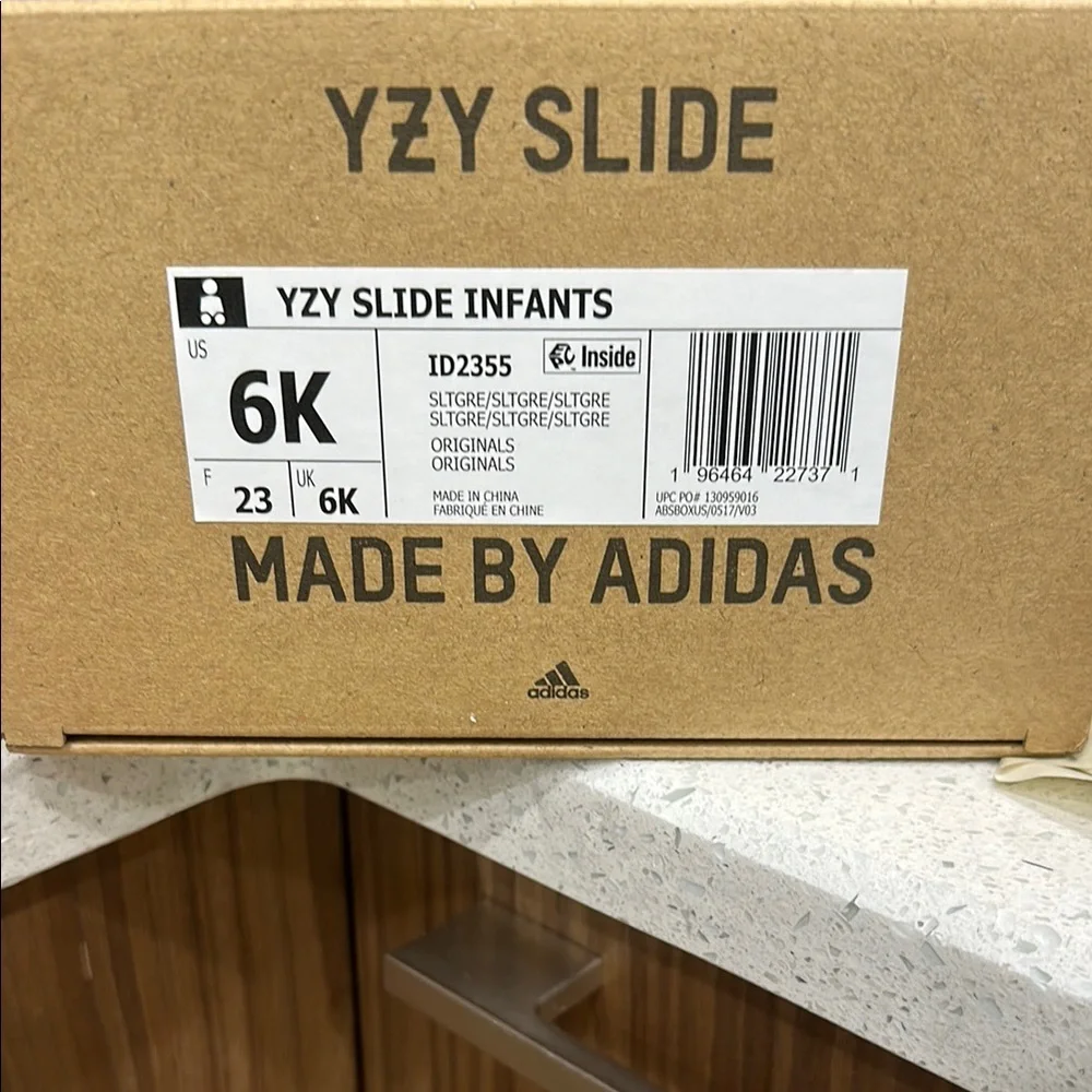 Yeezy Black Slippers with Molded Foam and Ventilation - Picture 6 of 7